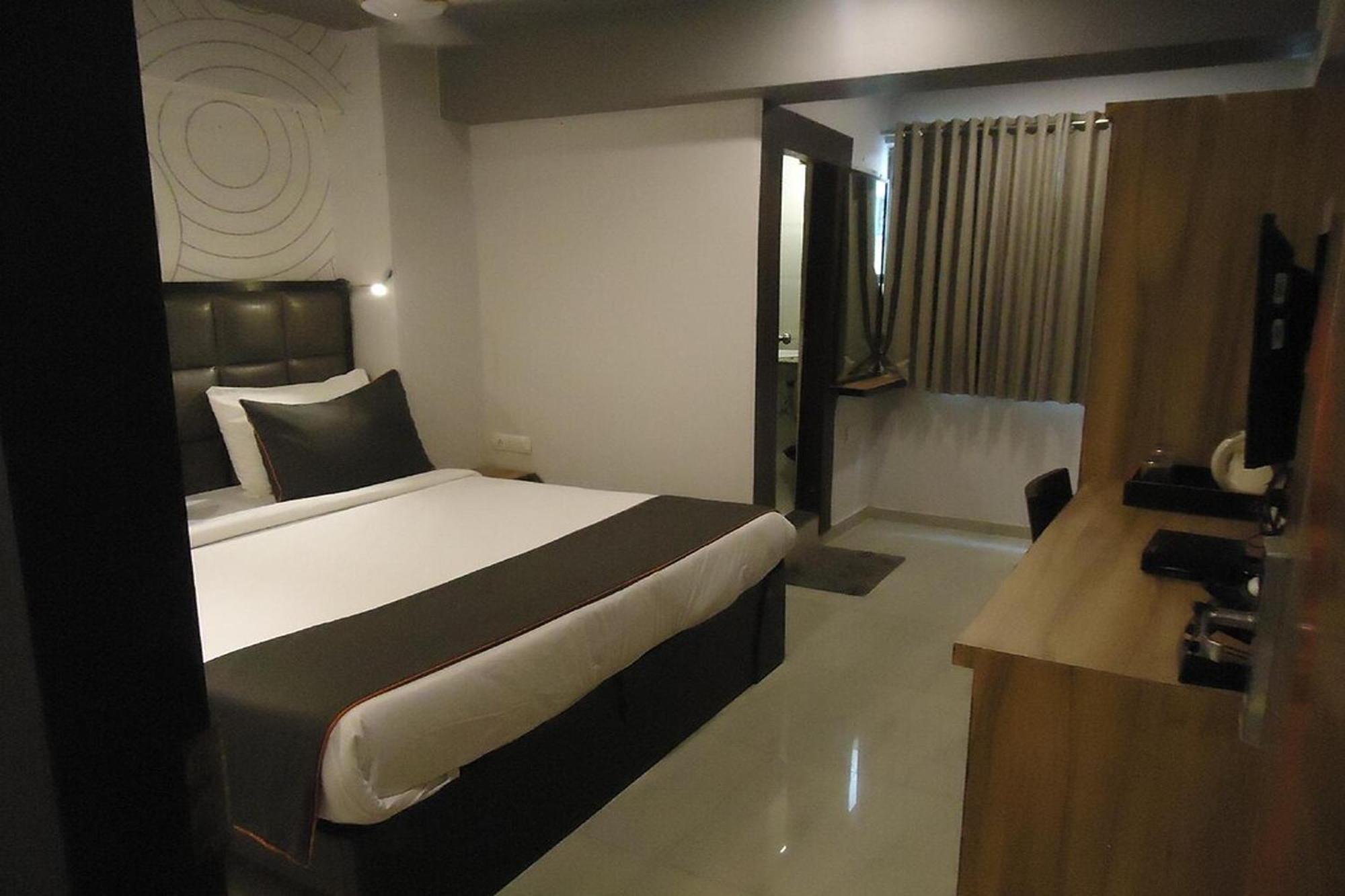 Hotel Maan Residency Satellite Road Ahmedabad Exterior photo