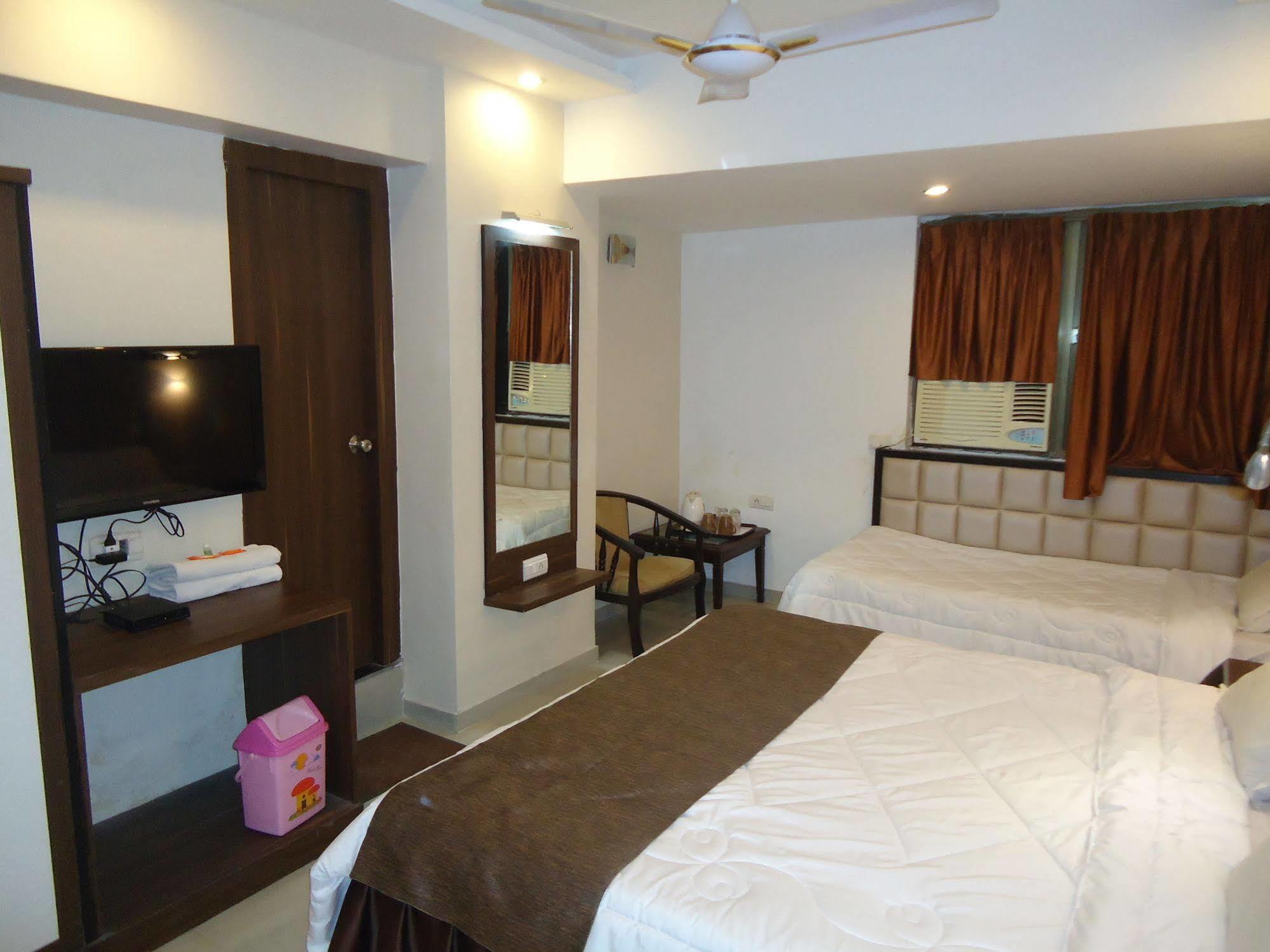 Hotel Maan Residency Satellite Road Ahmedabad Exterior photo